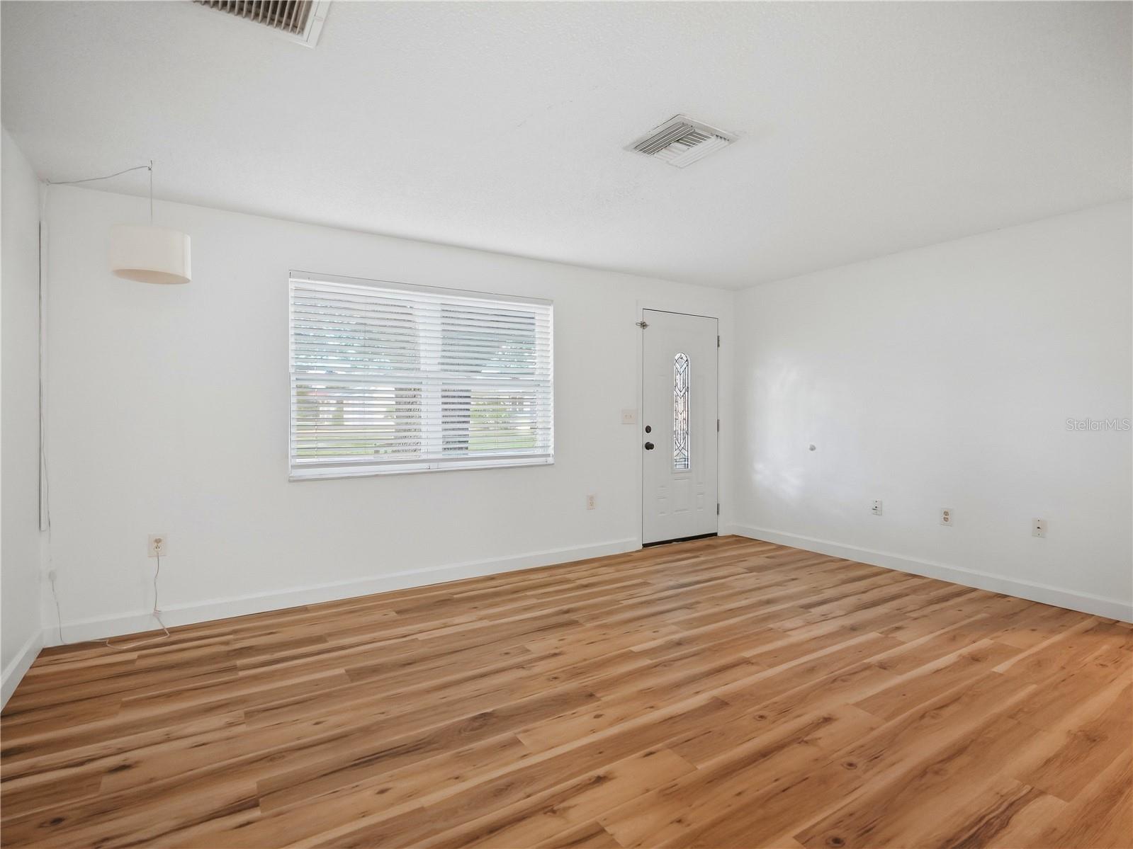 8104 BADGER LN — photo 5