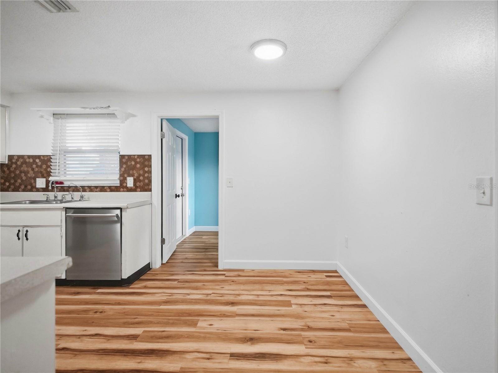 8104 BADGER LN — photo 11