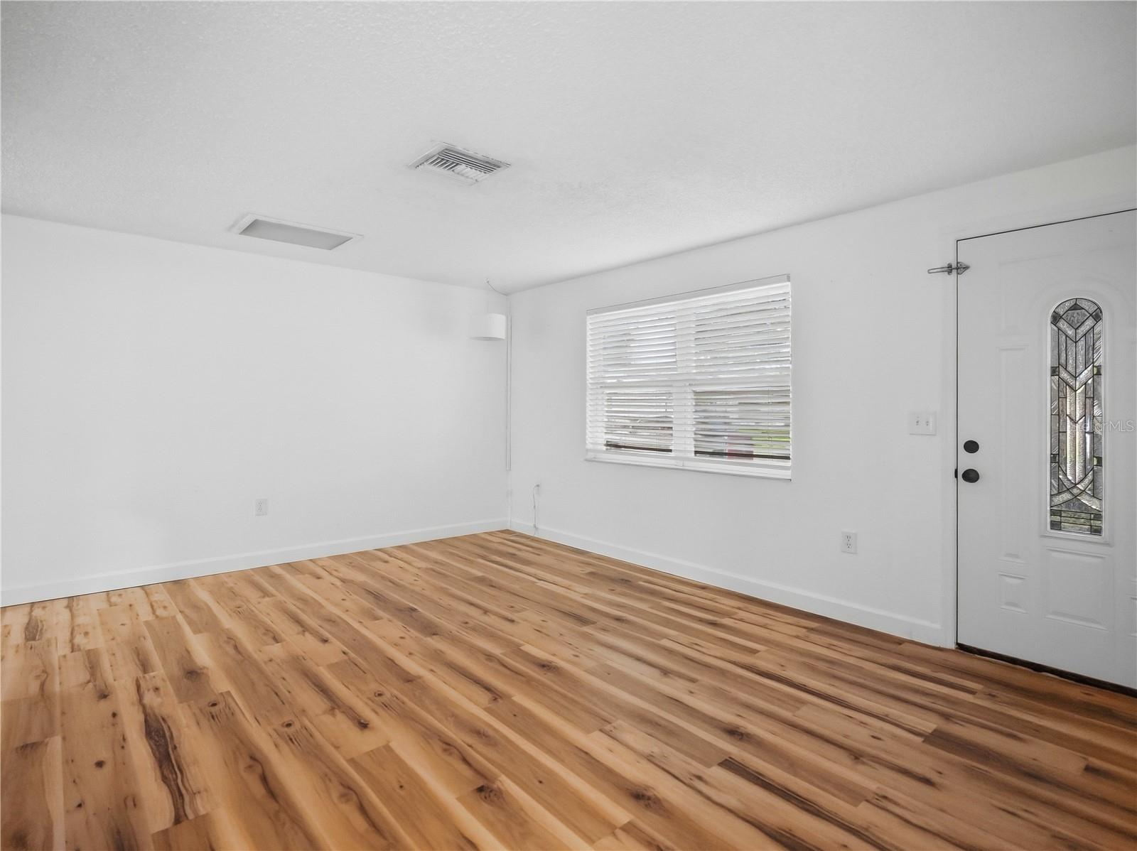 8104 BADGER LN — photo 6