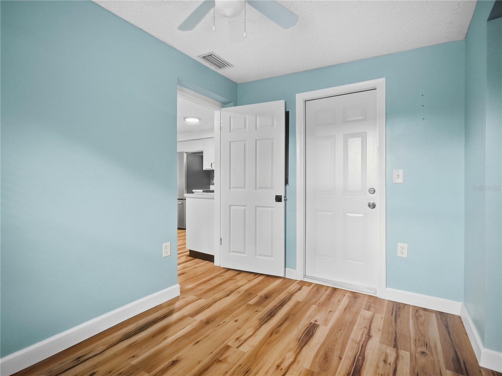 8104 BADGER LN — photo 16