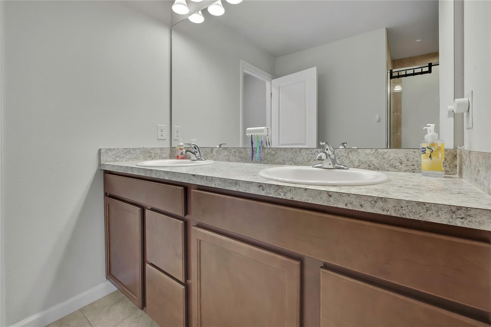 11912 THORNCREST DR — photo 30