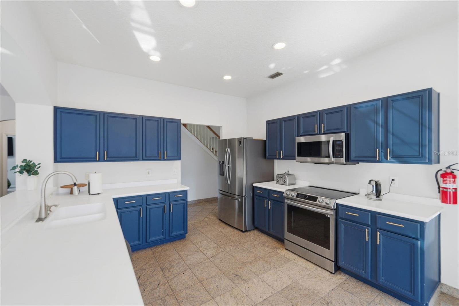 1542 MCCREA DR — photo 20