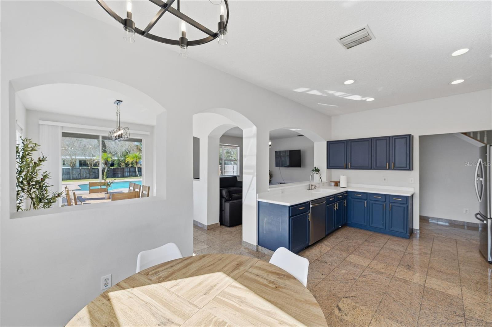 1542 MCCREA DR — photo 18
