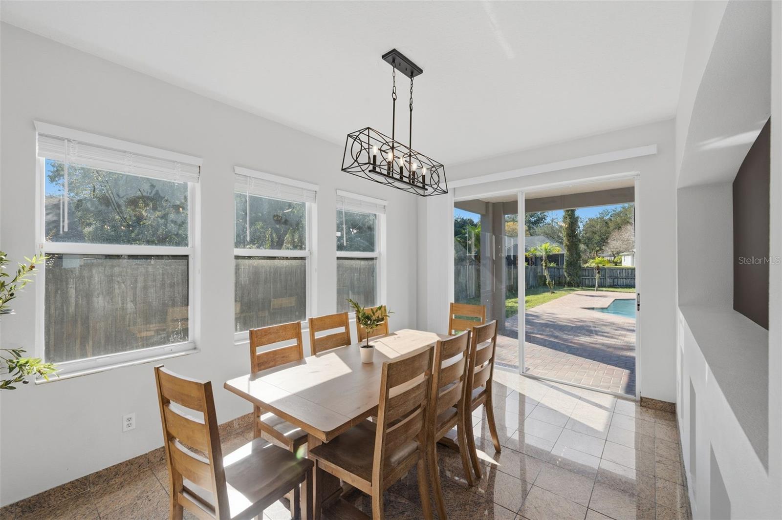 1542 MCCREA DR — photo 27