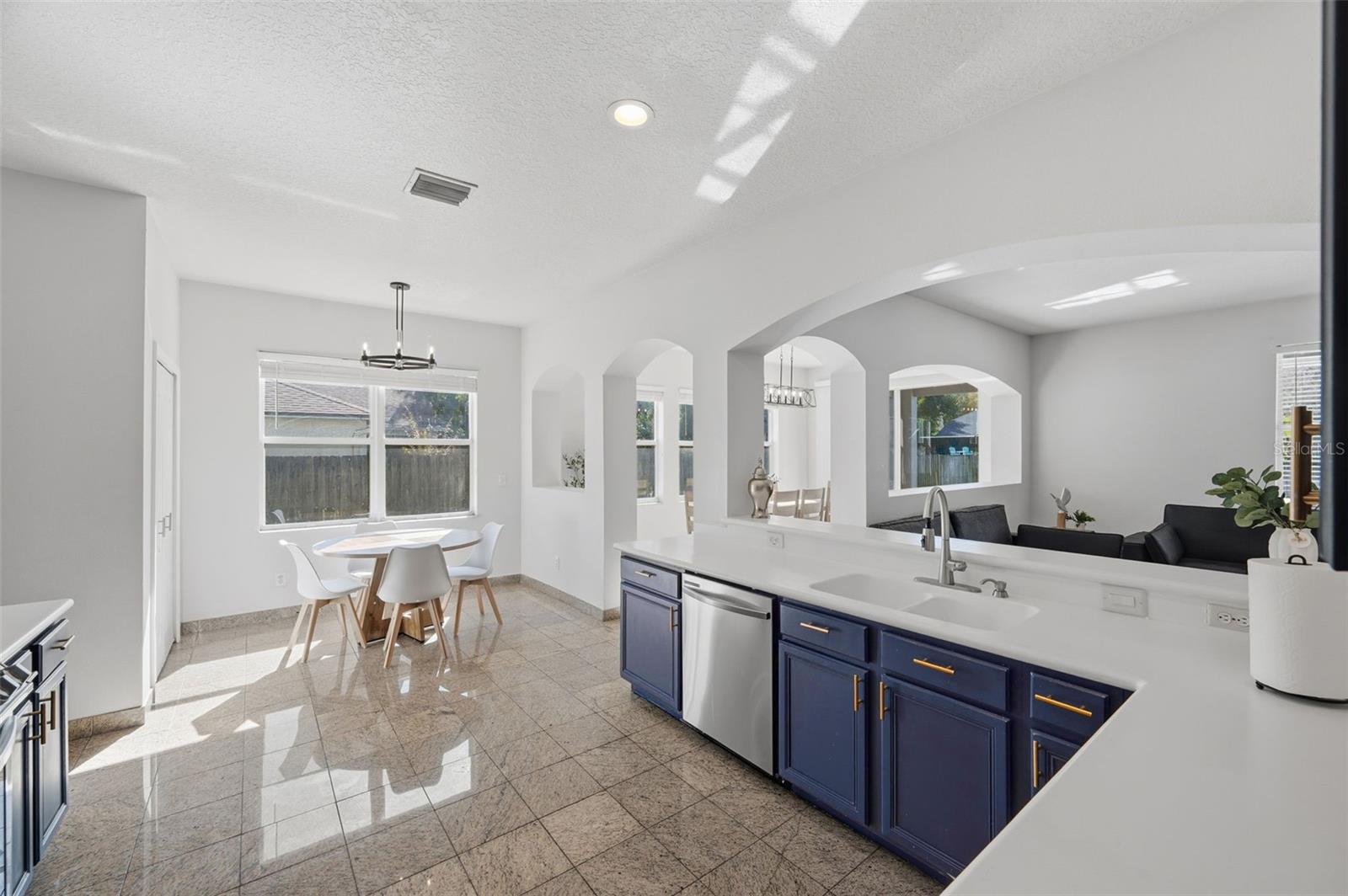 1542 MCCREA DR — photo 23