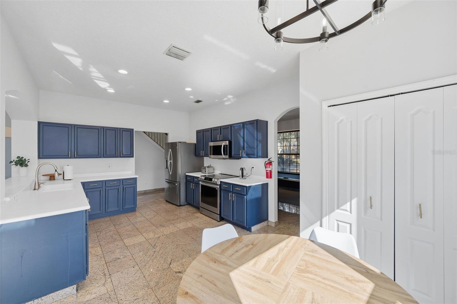 1542 MCCREA DR — photo 19