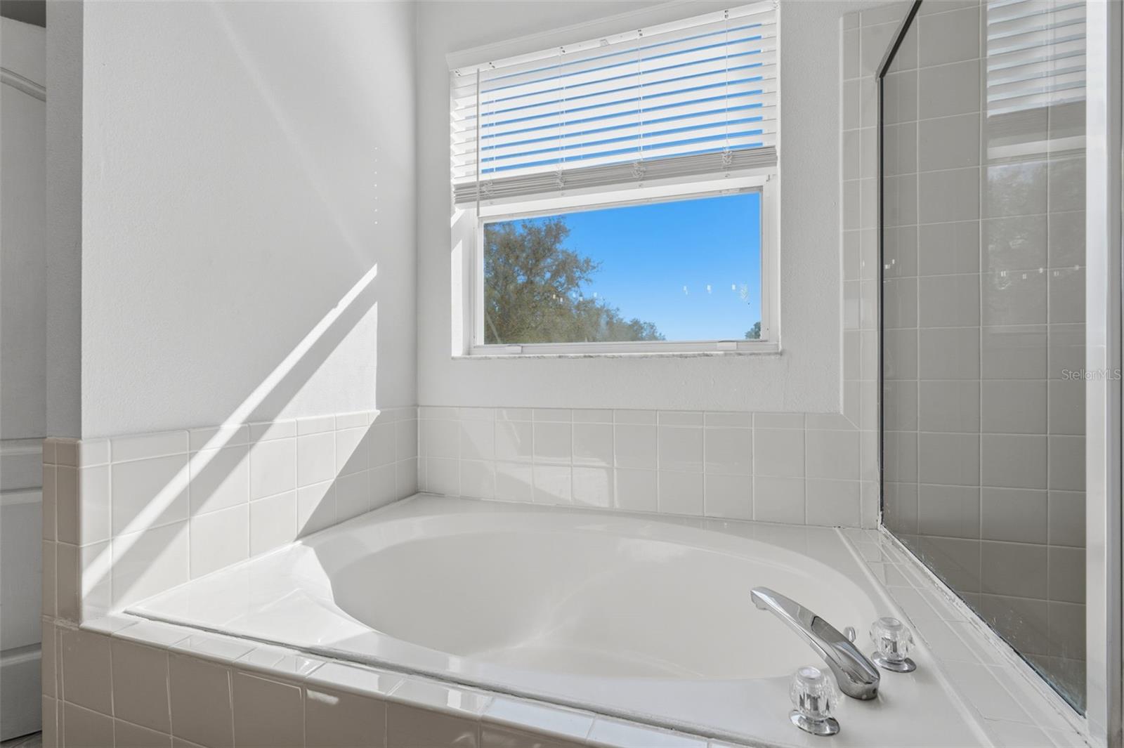 1542 MCCREA DR — photo 76