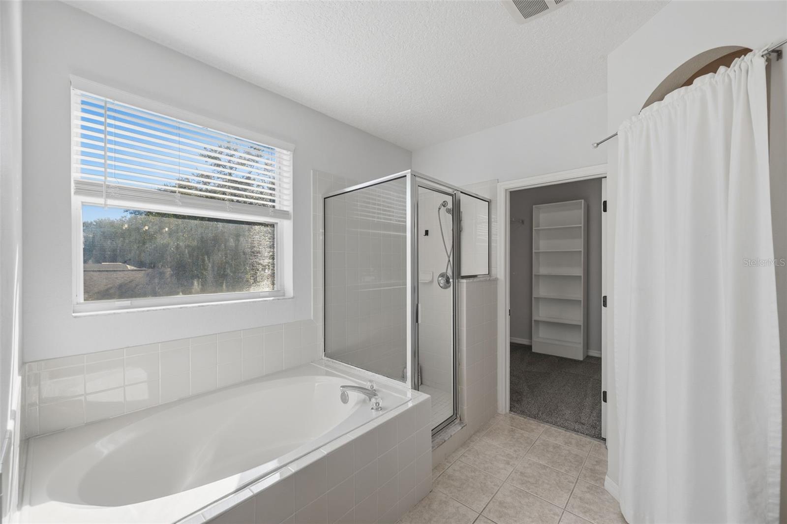 1542 MCCREA DR — photo 71