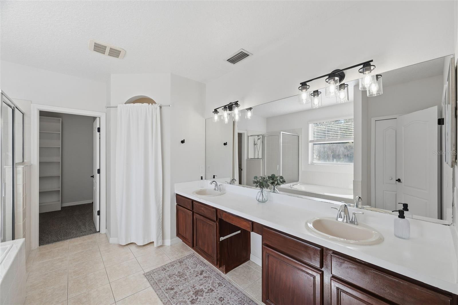 1542 MCCREA DR — photo 72
