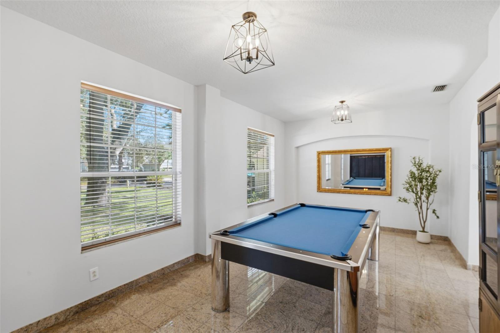 1542 MCCREA DR — photo 12