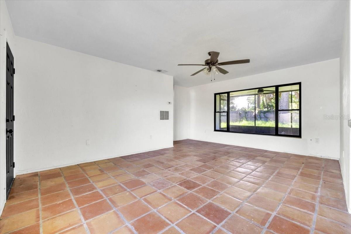 807 LUCILLE AVE — photo 6