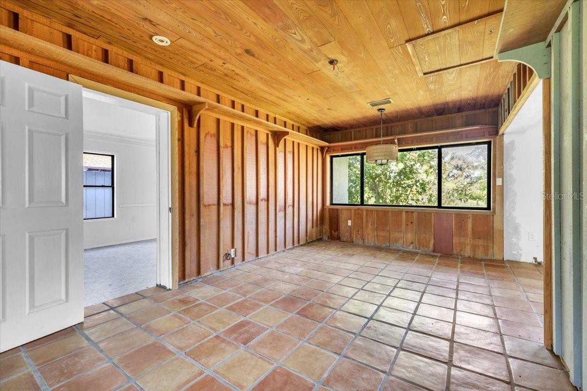 807 LUCILLE AVE — photo 15