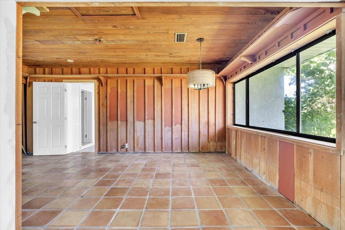 807 LUCILLE AVE — photo 13