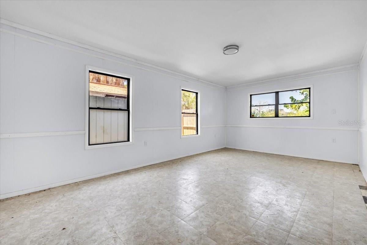 807 LUCILLE AVE — photo 17