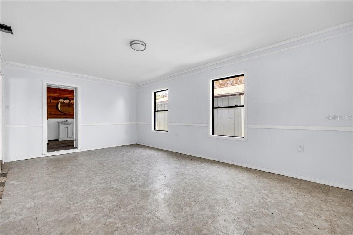 807 LUCILLE AVE — photo 18
