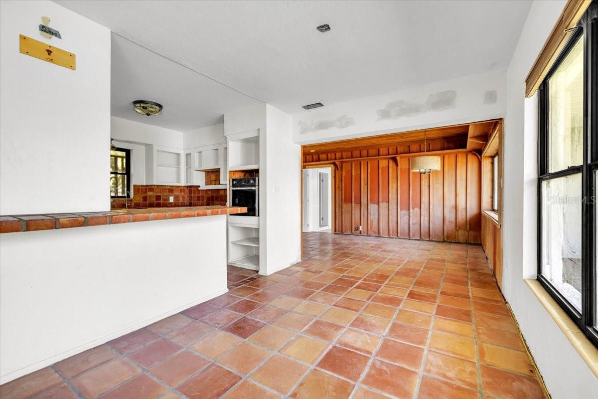 807 LUCILLE AVE — photo 8