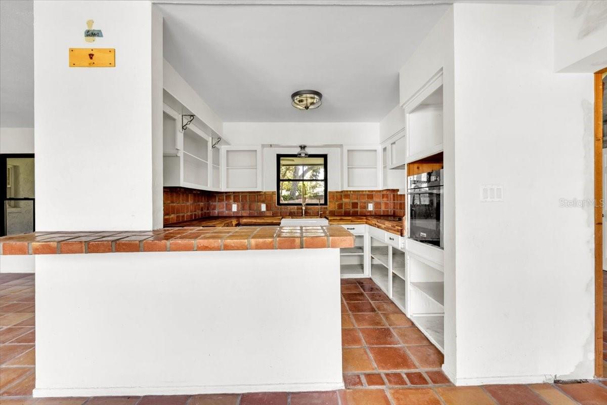807 LUCILLE AVE — photo 9
