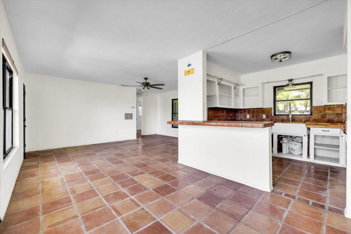 807 LUCILLE AVE — photo 10