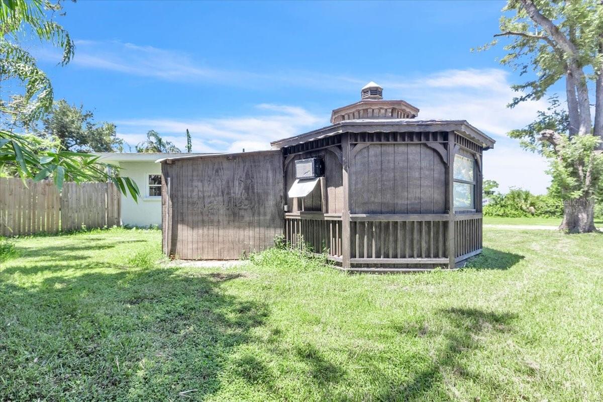 807 LUCILLE AVE — photo 42