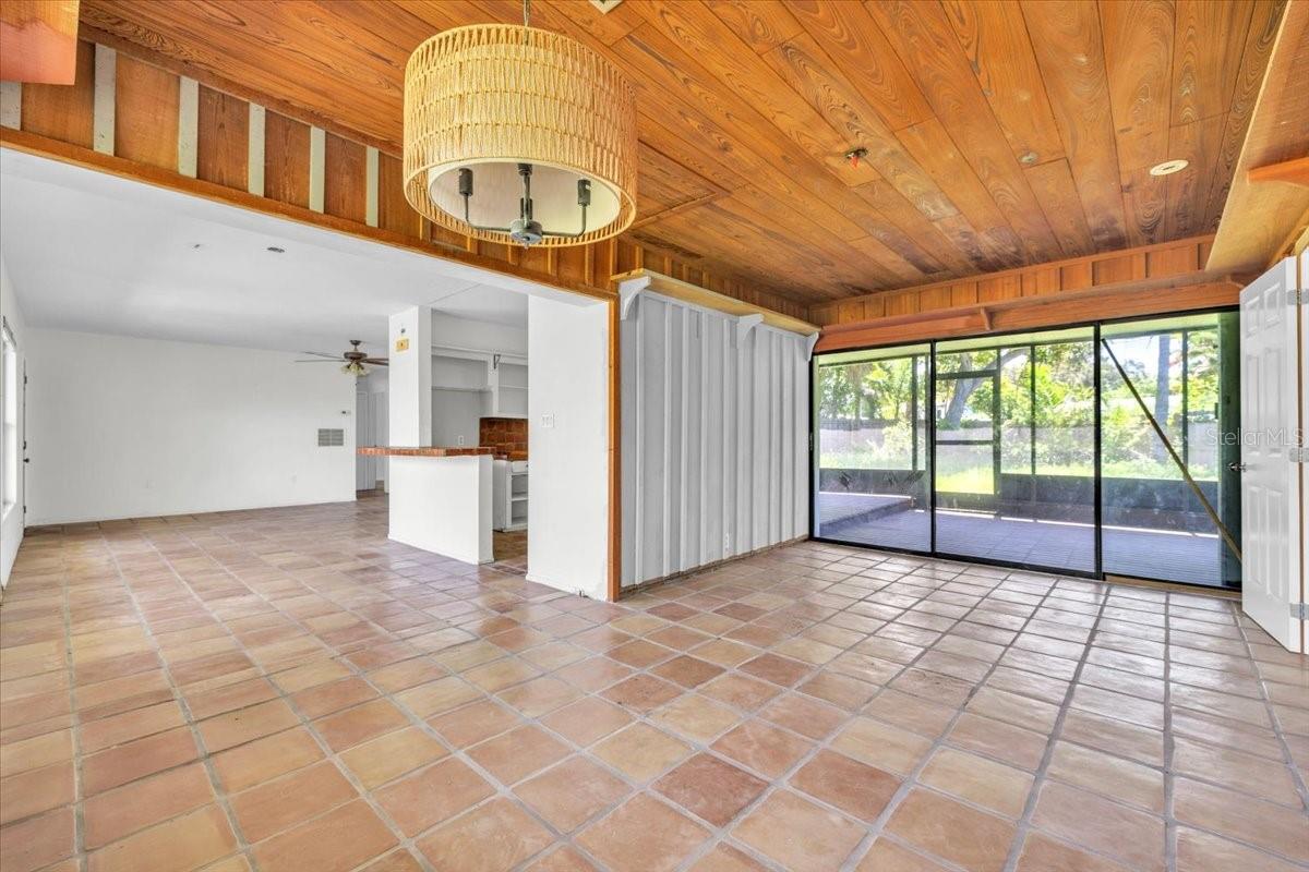 807 LUCILLE AVE — photo 14