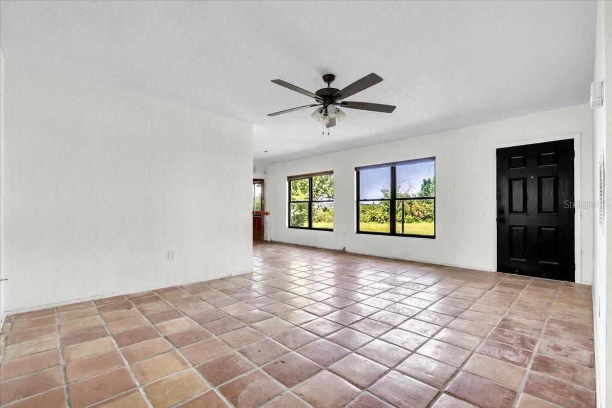 807 LUCILLE AVE — photo 7