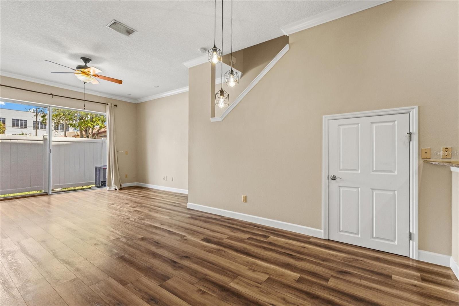 212 S DAKOTA AVE #E — photo 14