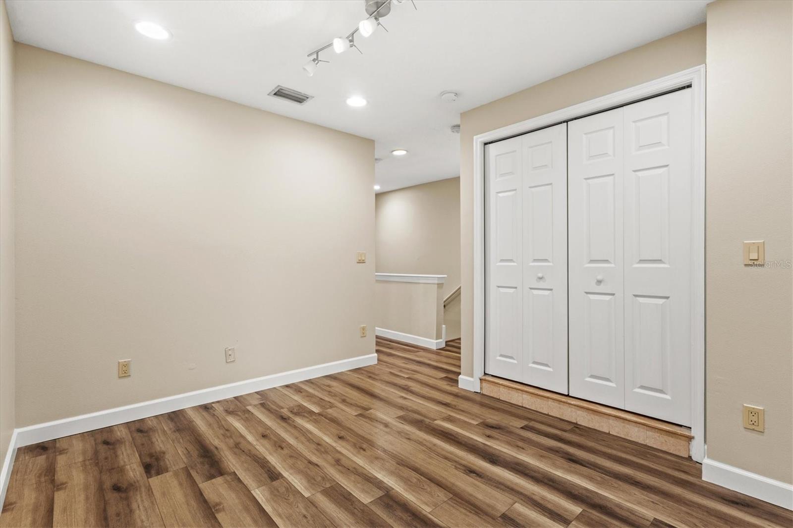 212 S DAKOTA AVE #E — photo 36