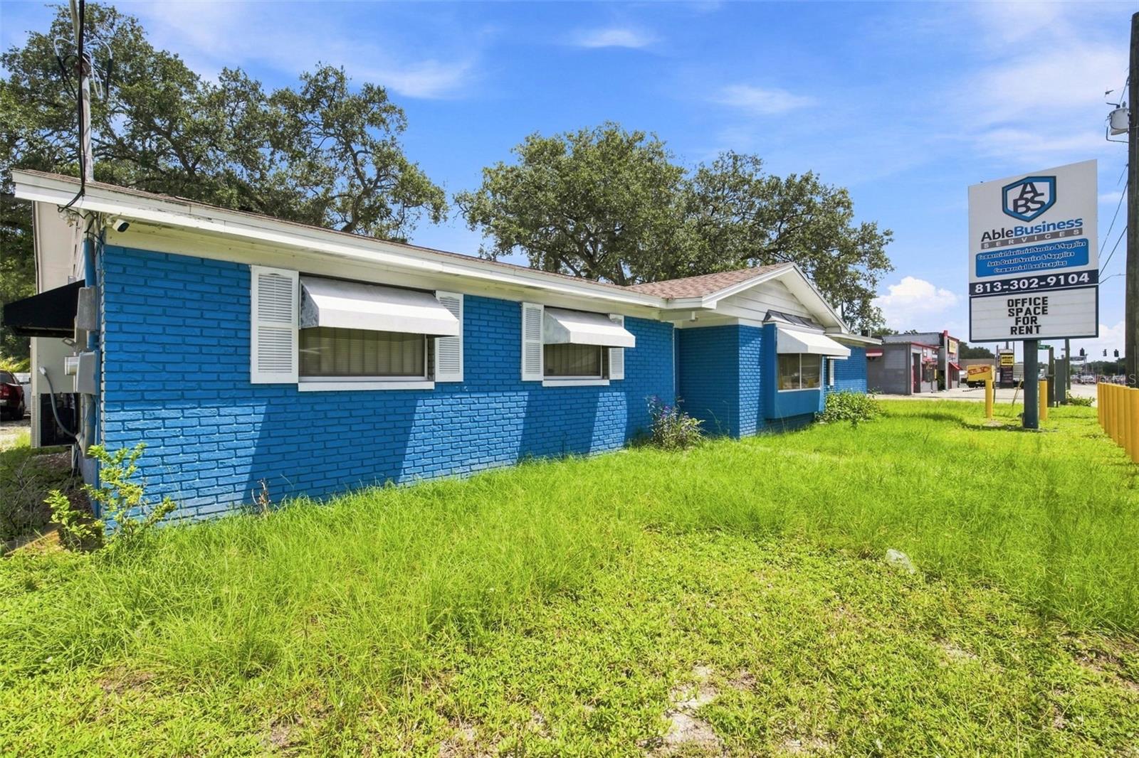 901 W HILLSBOROUGH AVE — photo 42