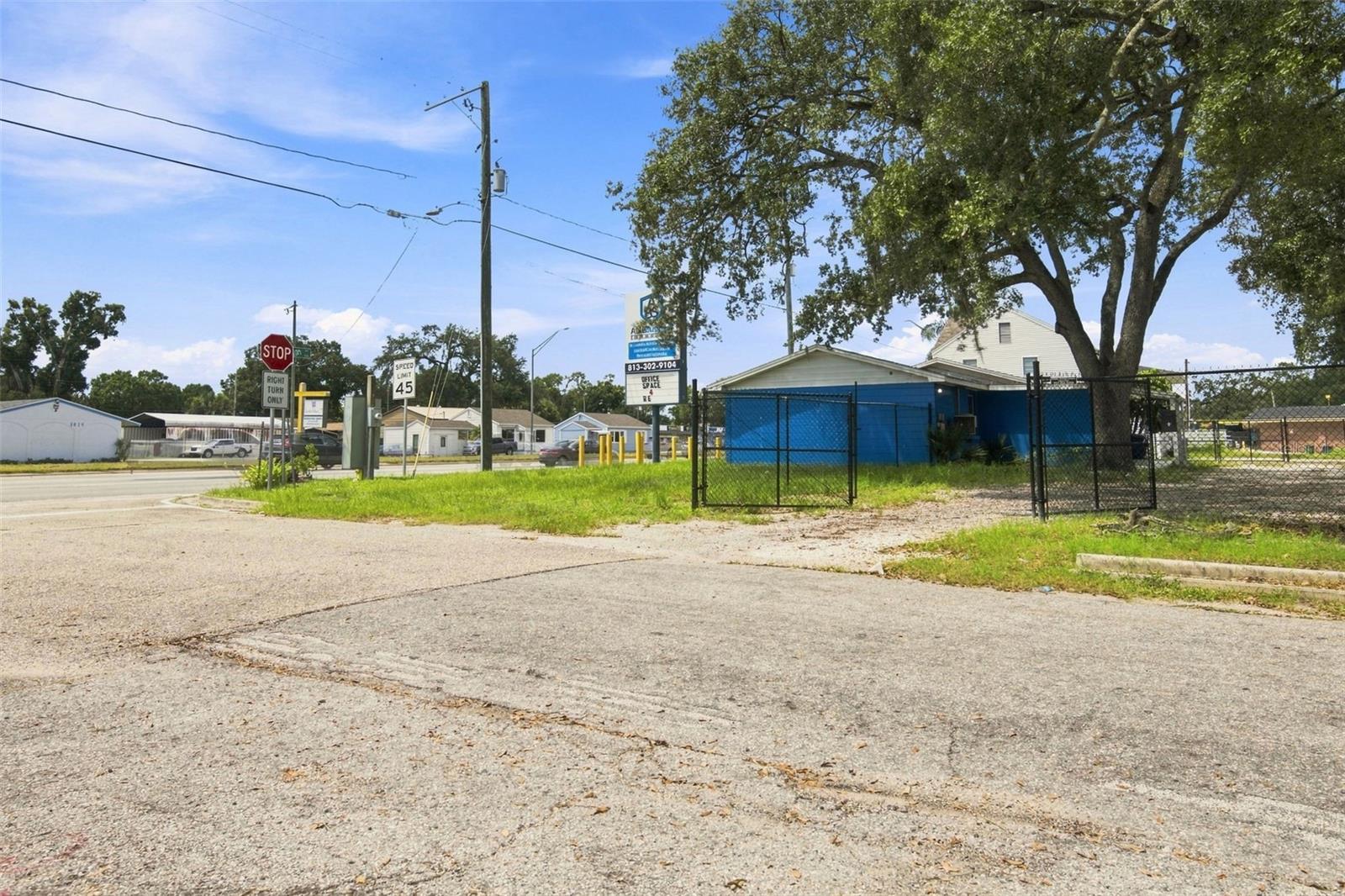 901 W HILLSBOROUGH AVE — photo 39