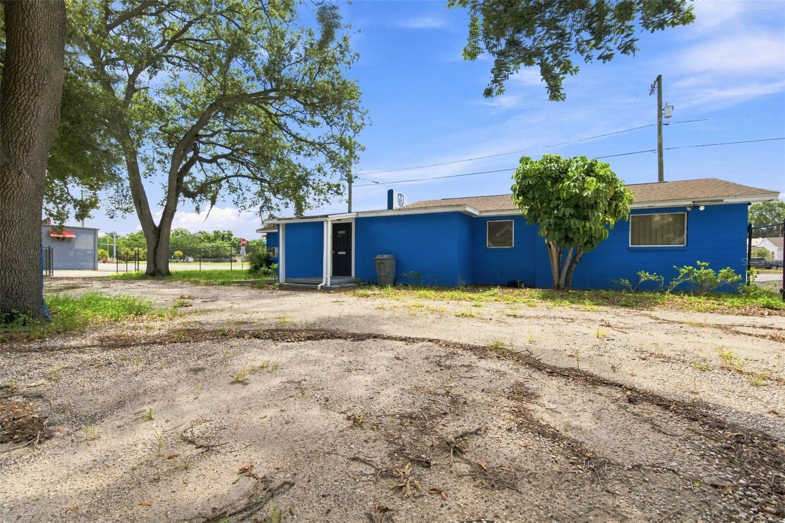 901 W HILLSBOROUGH AVE — photo 36