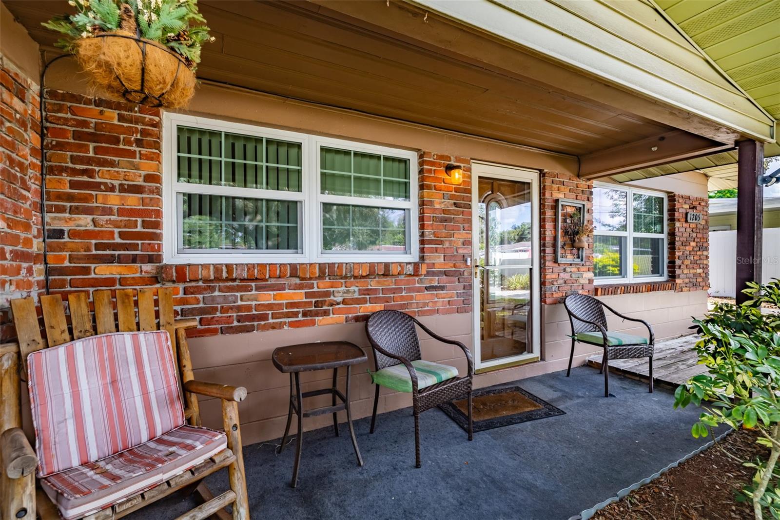 1205 W CAMELLIA DR — photo 4