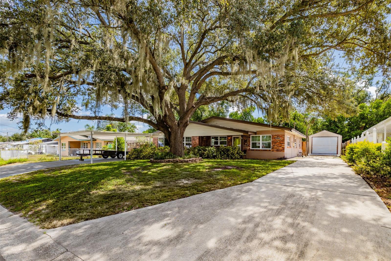 1205 W CAMELLIA DR — photo 5