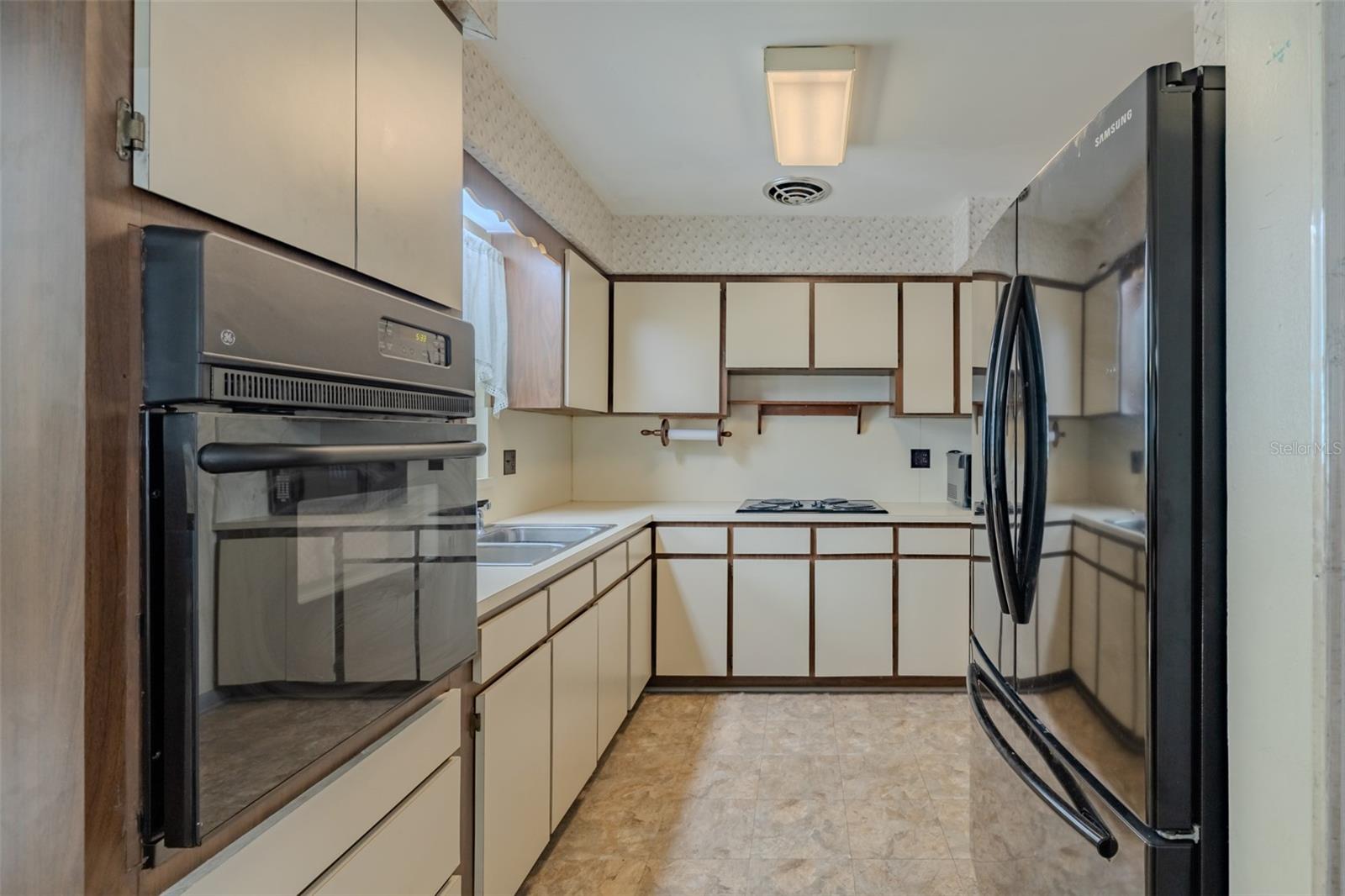 1205 W CAMELLIA DR — photo 8