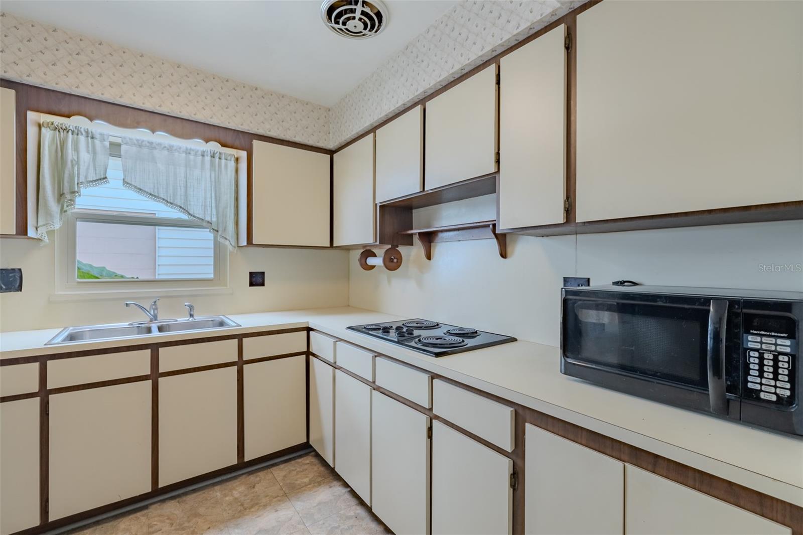 1205 W CAMELLIA DR — photo 9