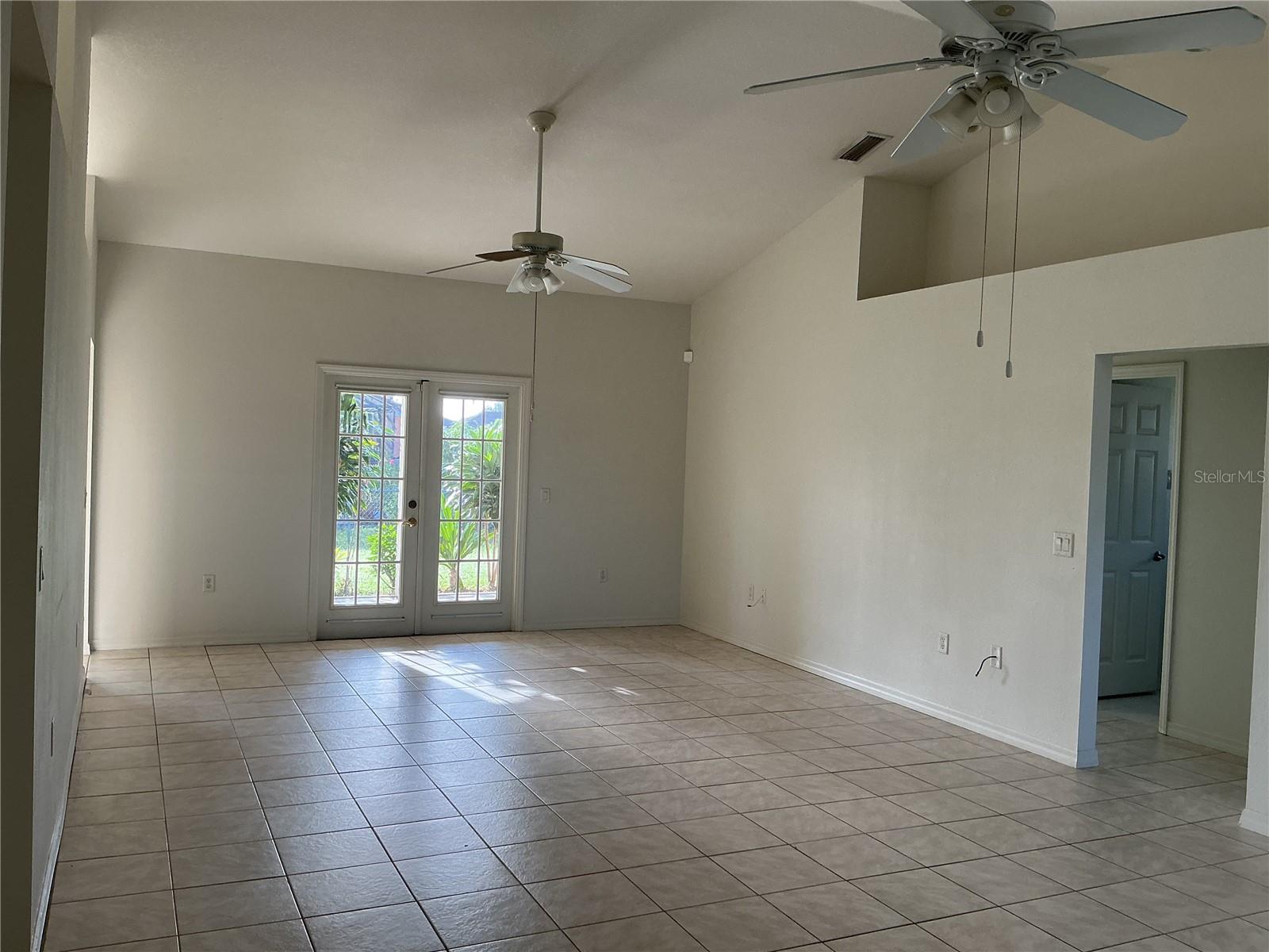 2700 S BISCAYNE DR — photo 2
