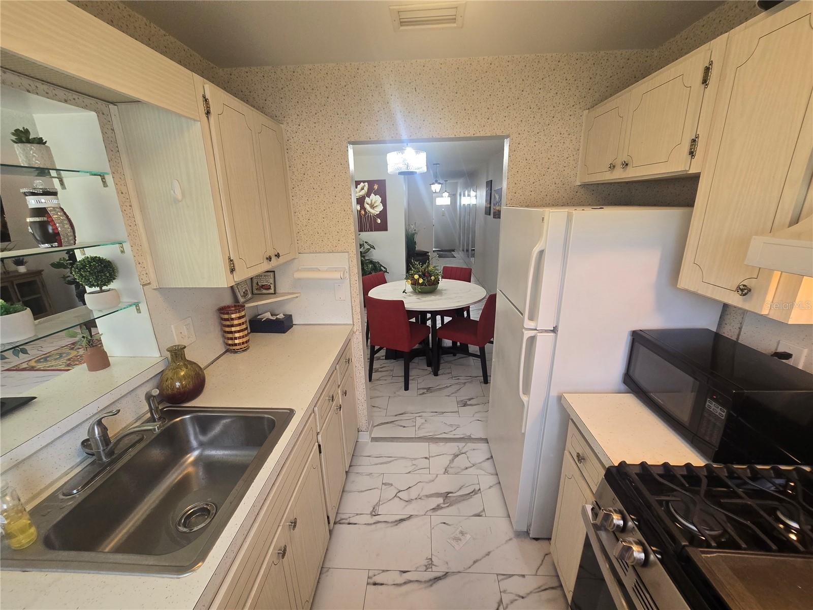 5750 80TH ST N #B206 — photo 34
