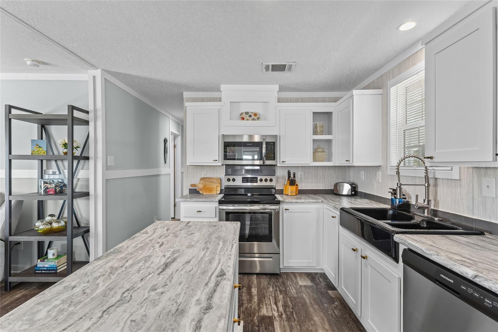 892 GRADO DR — photo 10