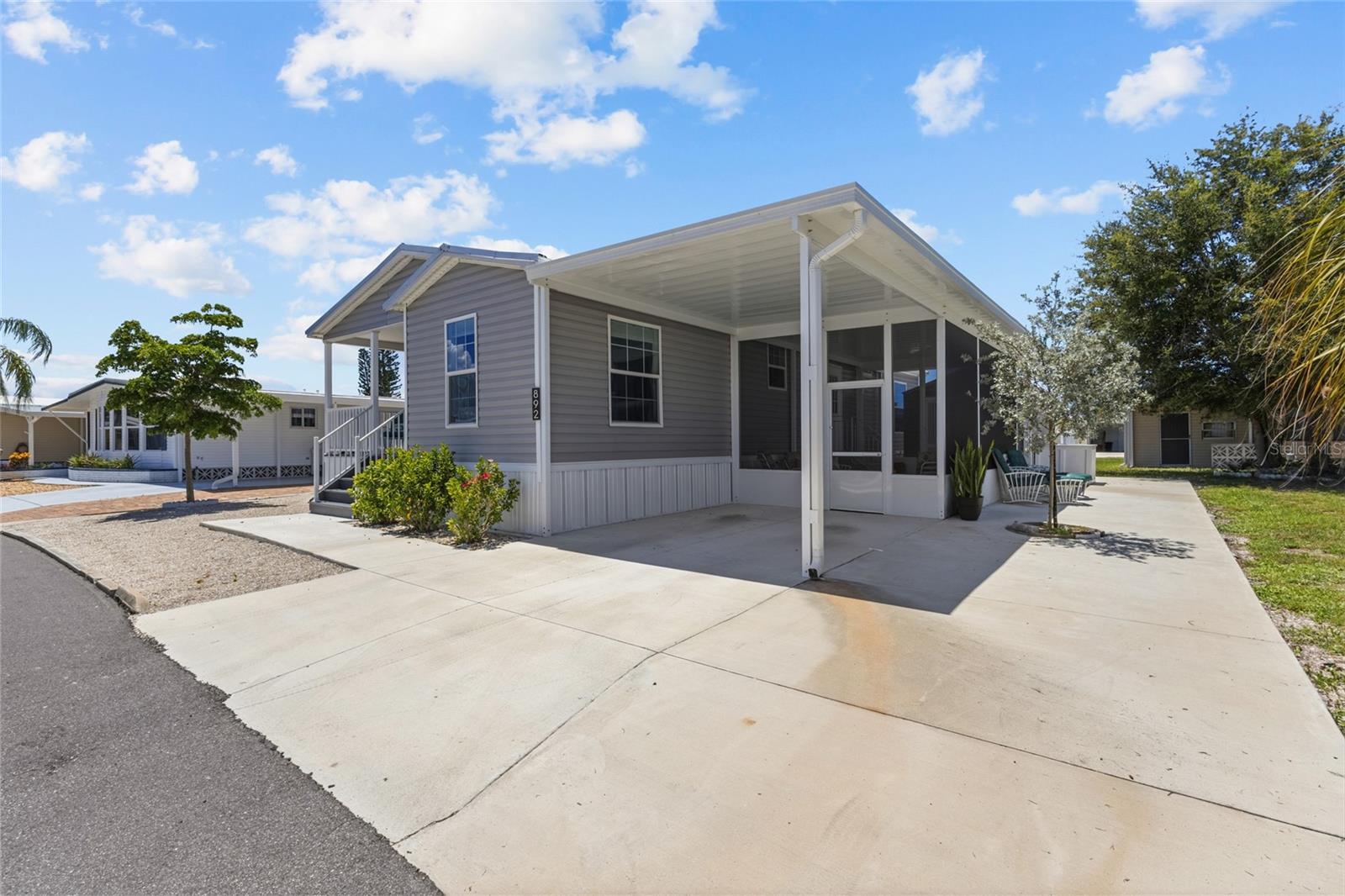 892 GRADO DR — photo 3