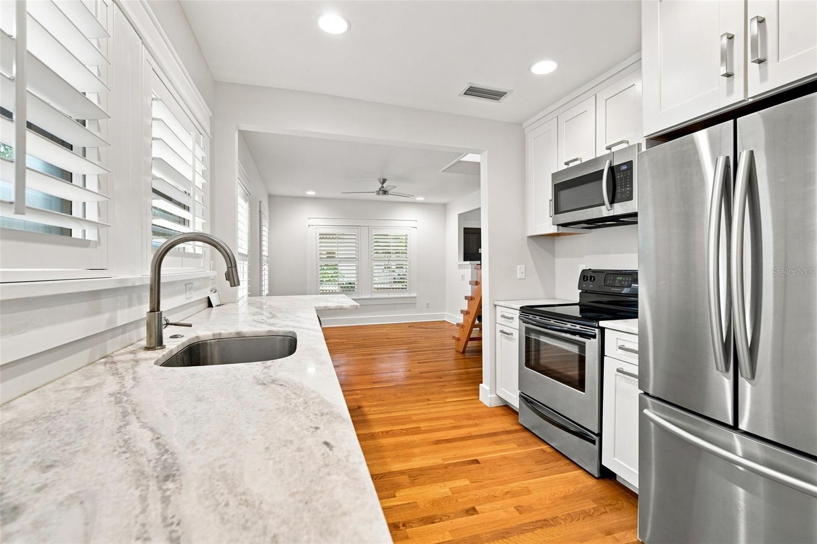 719 S BUNGALOW TER — photo 37