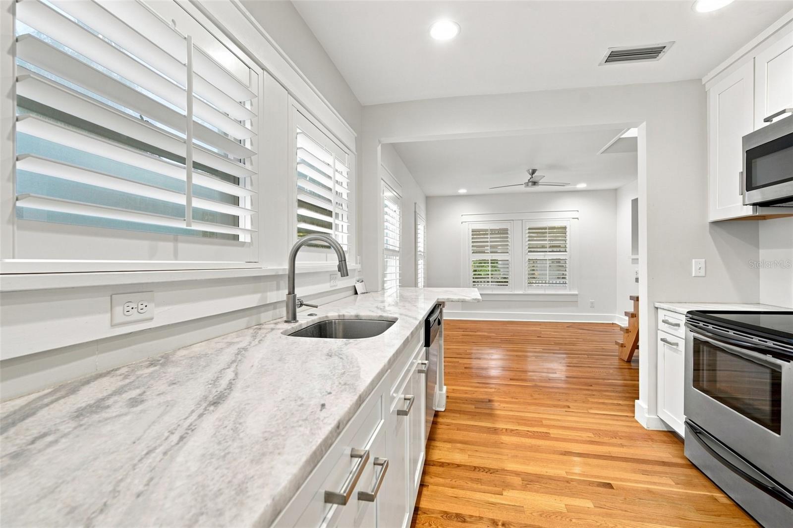 719 S BUNGALOW TER — photo 36