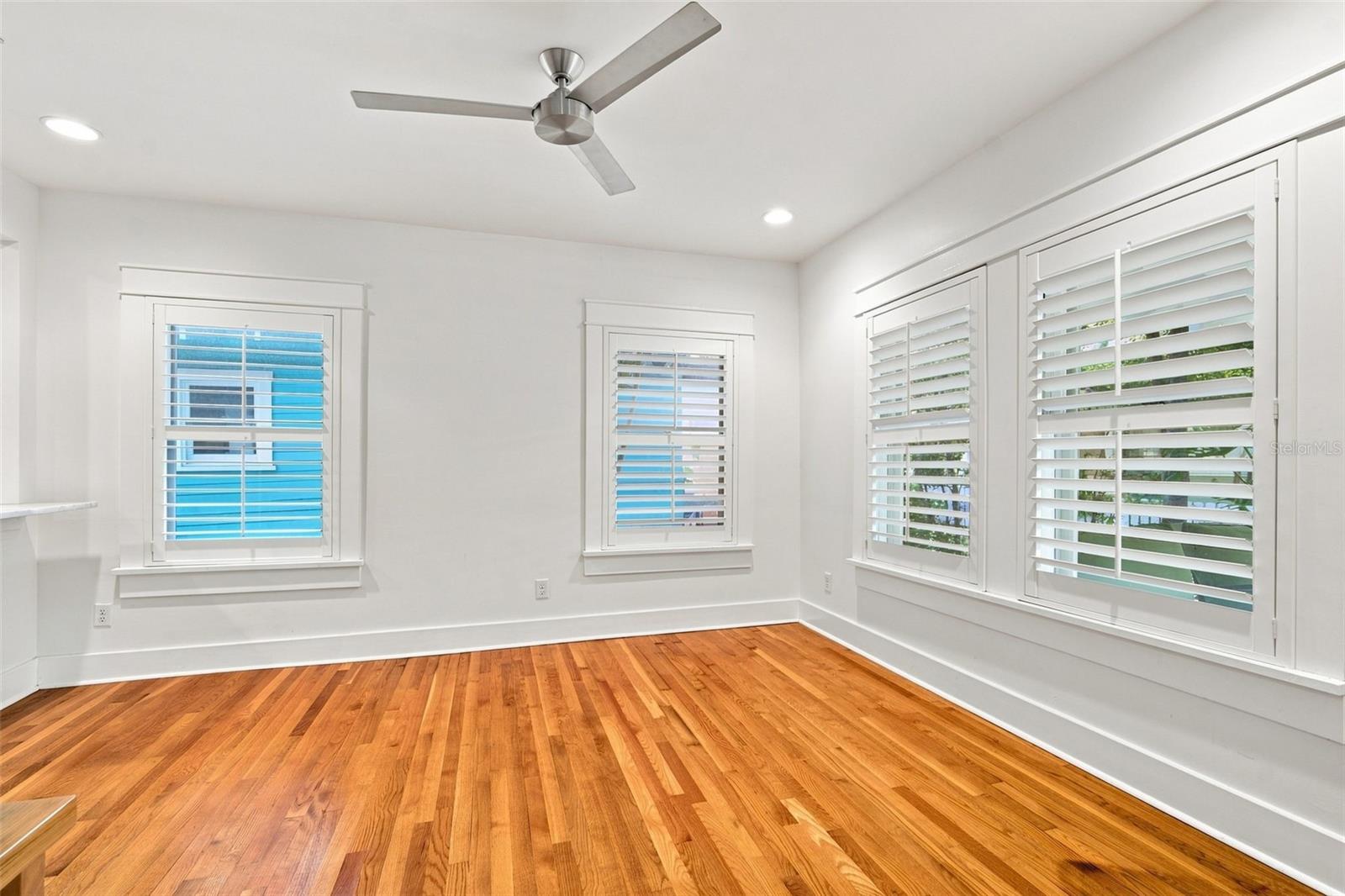 719 S BUNGALOW TER — photo 32