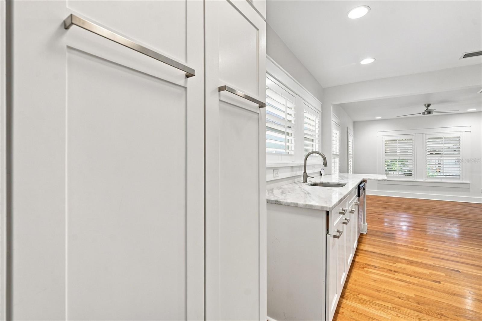 719 S BUNGALOW TER — photo 38