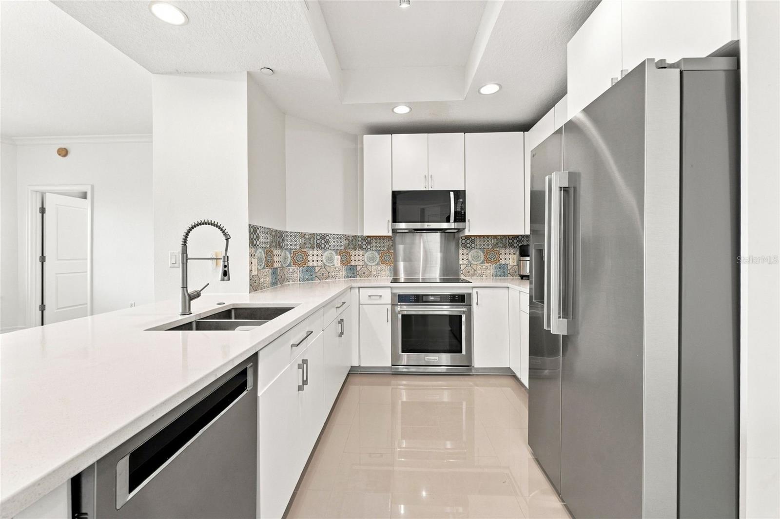 1209 E CUMBERLAND AVE #608 — photo 3