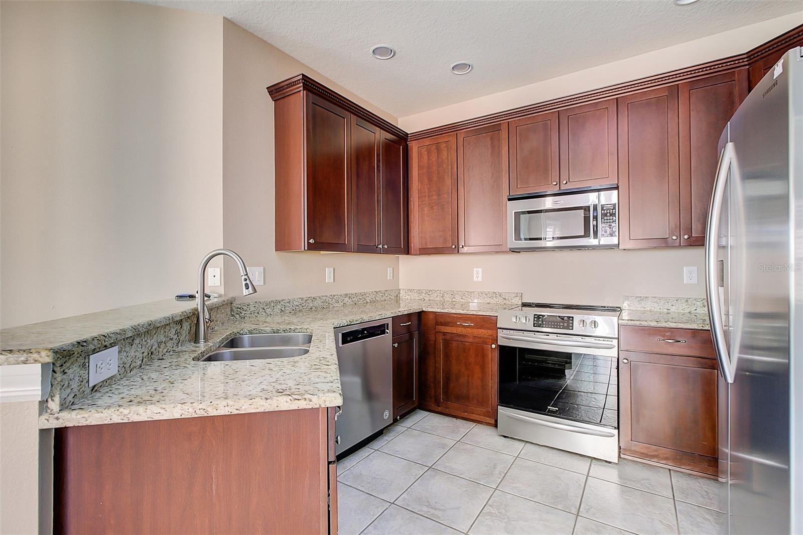 5673 SUNSET FALLS DR — photo 9