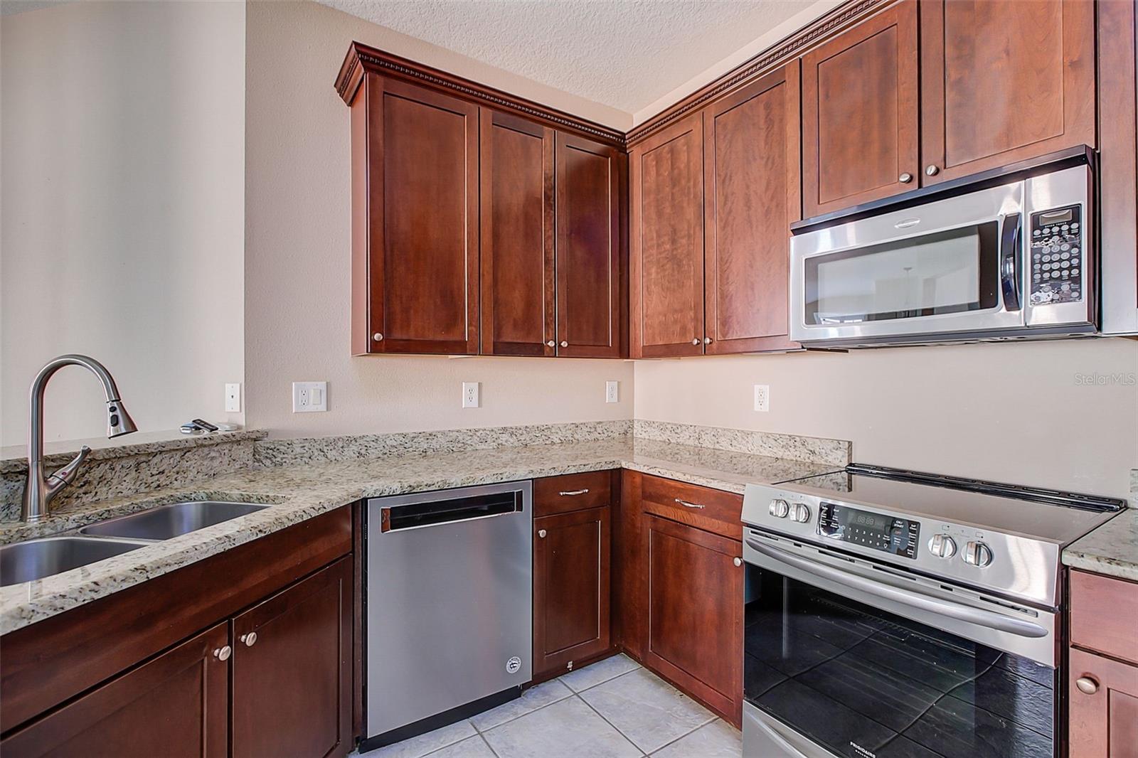 5673 SUNSET FALLS DR — photo 8