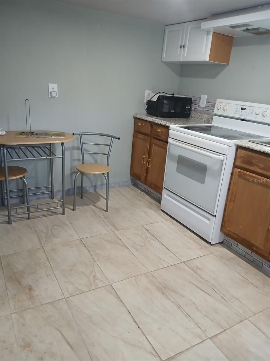 8904 N 20TH ST — photo 39