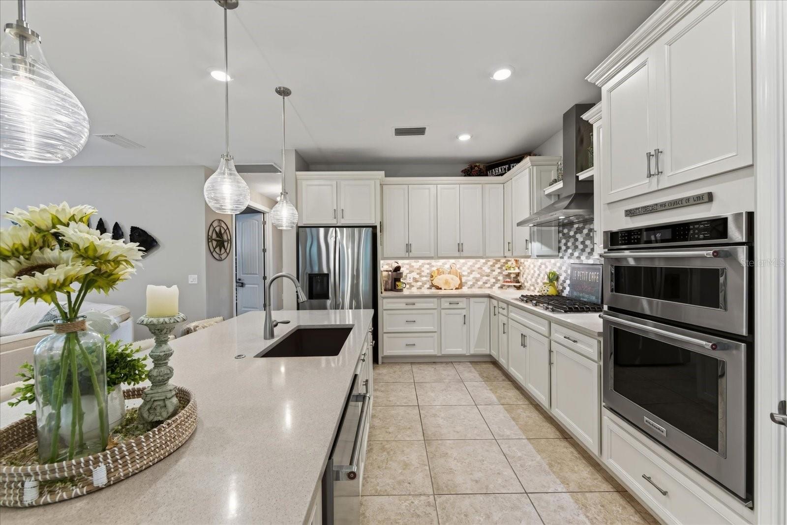 7608 VIOLA LOOP — photo 12