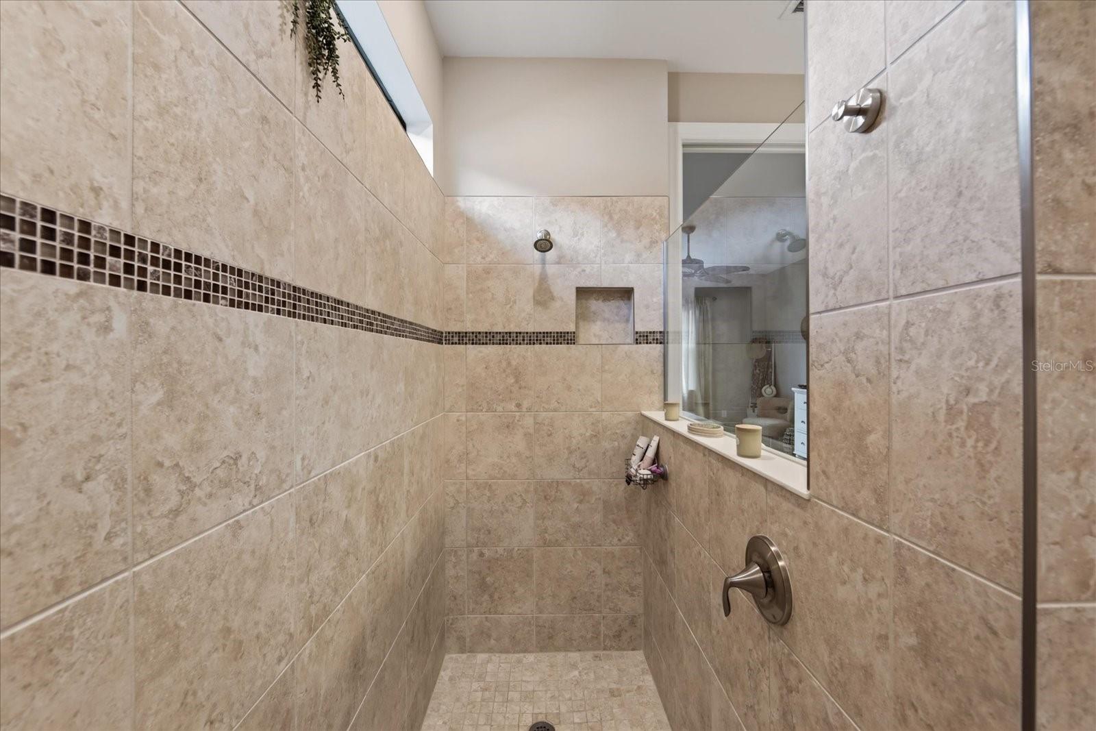 7608 VIOLA LOOP — photo 24