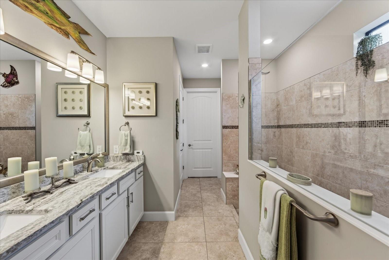 7608 VIOLA LOOP — photo 27