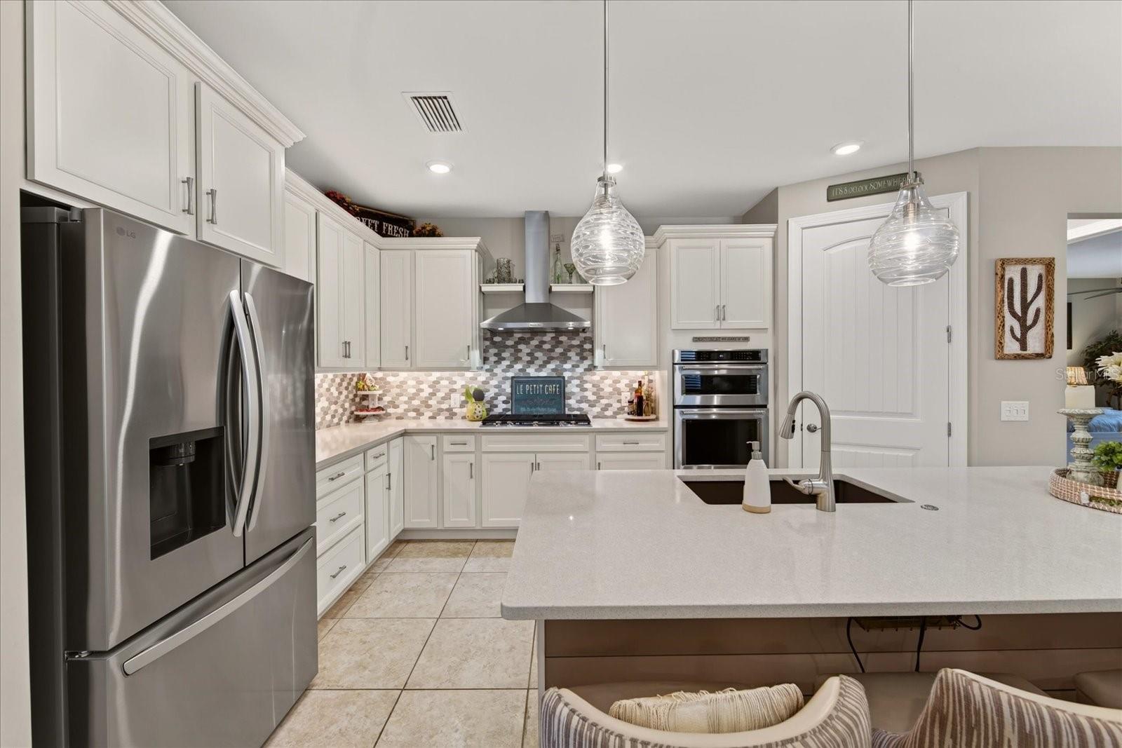 7608 VIOLA LOOP — photo 10